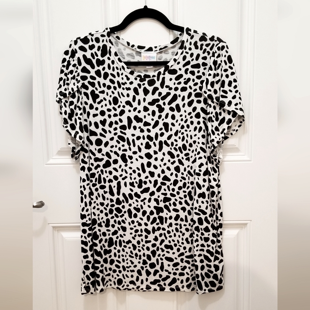 Black and White Flowy Top